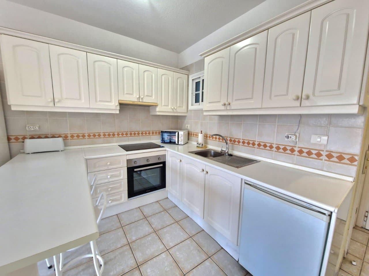 1 makuuhuone Kattohuoneisto myytävänä paikassa Los Cristianos mukana uima-altaan - 299 000 € (Ref: 9807136)