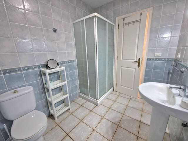 1 makuuhuone Kattohuoneisto myytävänä paikassa Los Cristianos, Arona mukana uima-altaan - 299 000 € (Ref: 9807136)