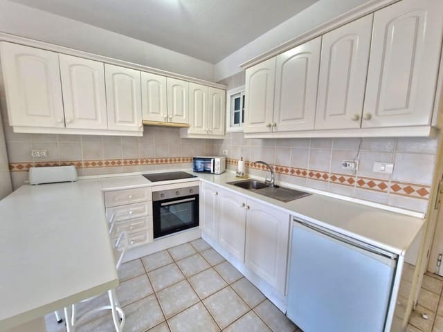 1 makuuhuone Kattohuoneisto myytävänä paikassa Los Cristianos, Arona mukana uima-altaan - 299 000 € (Ref: 9807136)