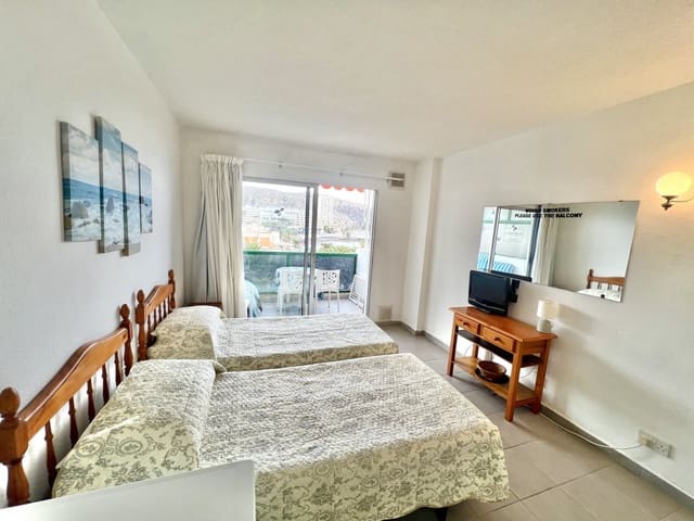 Studio te koop in Los Cristianos, Arona met zwembad - € 235.000 (Ref: 9861714)