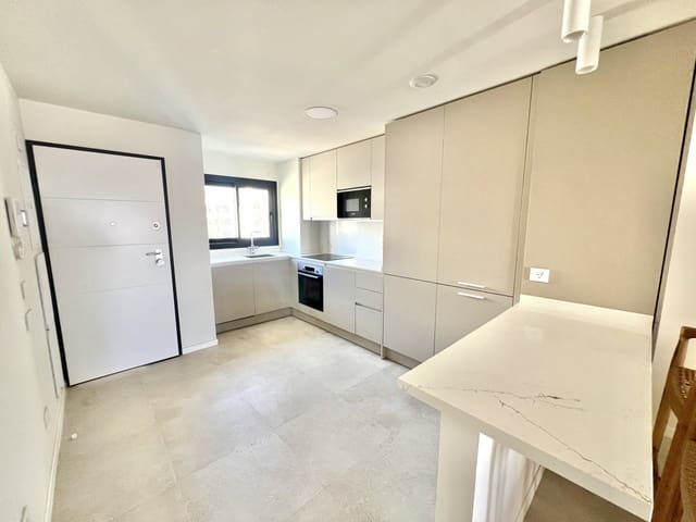 2 slaapkamer Penthouse te koop in El Medano, Granadilla de Abona met zwembad - € 630.000 (Ref: 9875871)