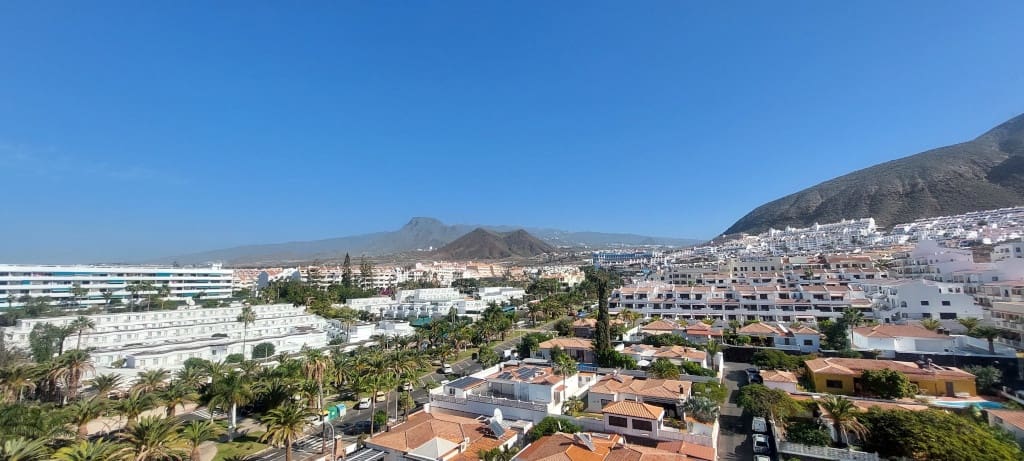 2 bedroom Apartment for sale in Los Cristianos with pool - € 490,000 (Ref: 9907561)