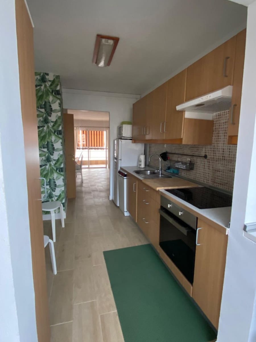2 bedroom Apartment for sale in Los Cristianos with pool - € 490,000 (Ref: 9907561)