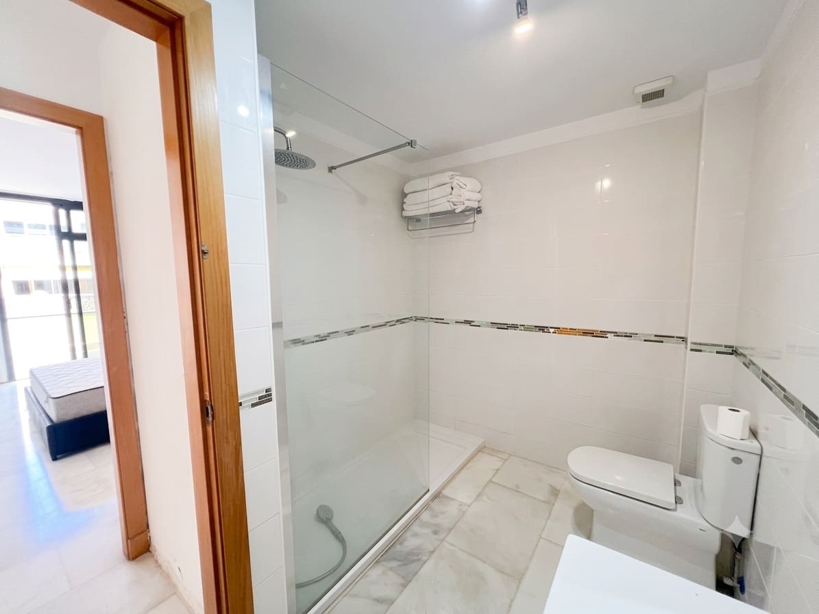 1 Zimmer Apartment zu verkaufen in La Caleta mit Garage - 435.000 € (Ref: 9990383)