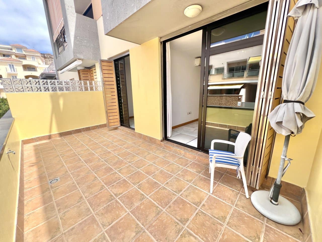 1 Zimmer Apartment zu verkaufen in La Caleta mit Garage - 435.000 € (Ref: 9990383)