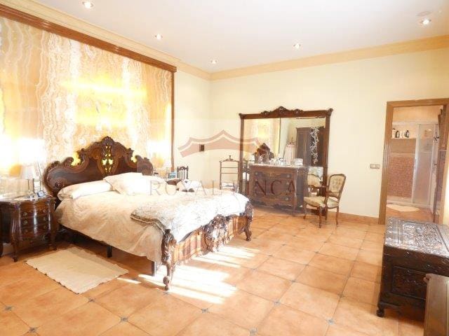 5 slaapkamer Villa te koop in Pego met garage - € 585.000 (Ref: 5869415)