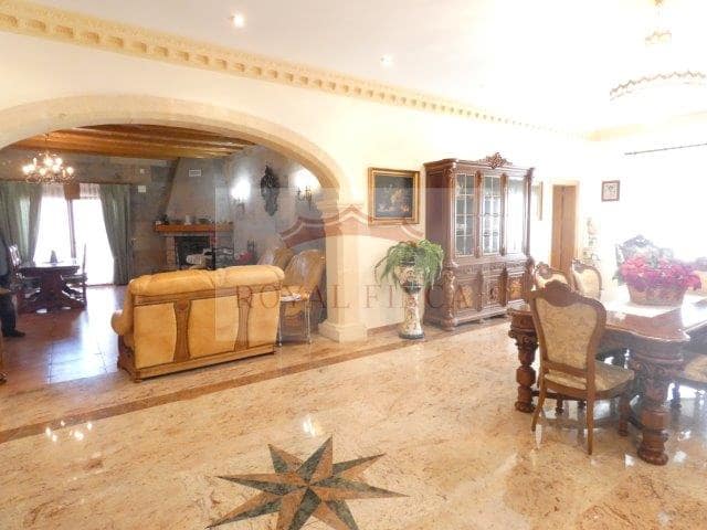 5 slaapkamer Villa te koop in Pego met garage - € 585.000 (Ref: 5869415)