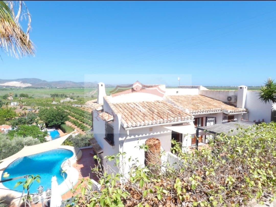 Chalet de 6 habitaciones en Dénia en venta - 745.000 € (Ref: 9715718)