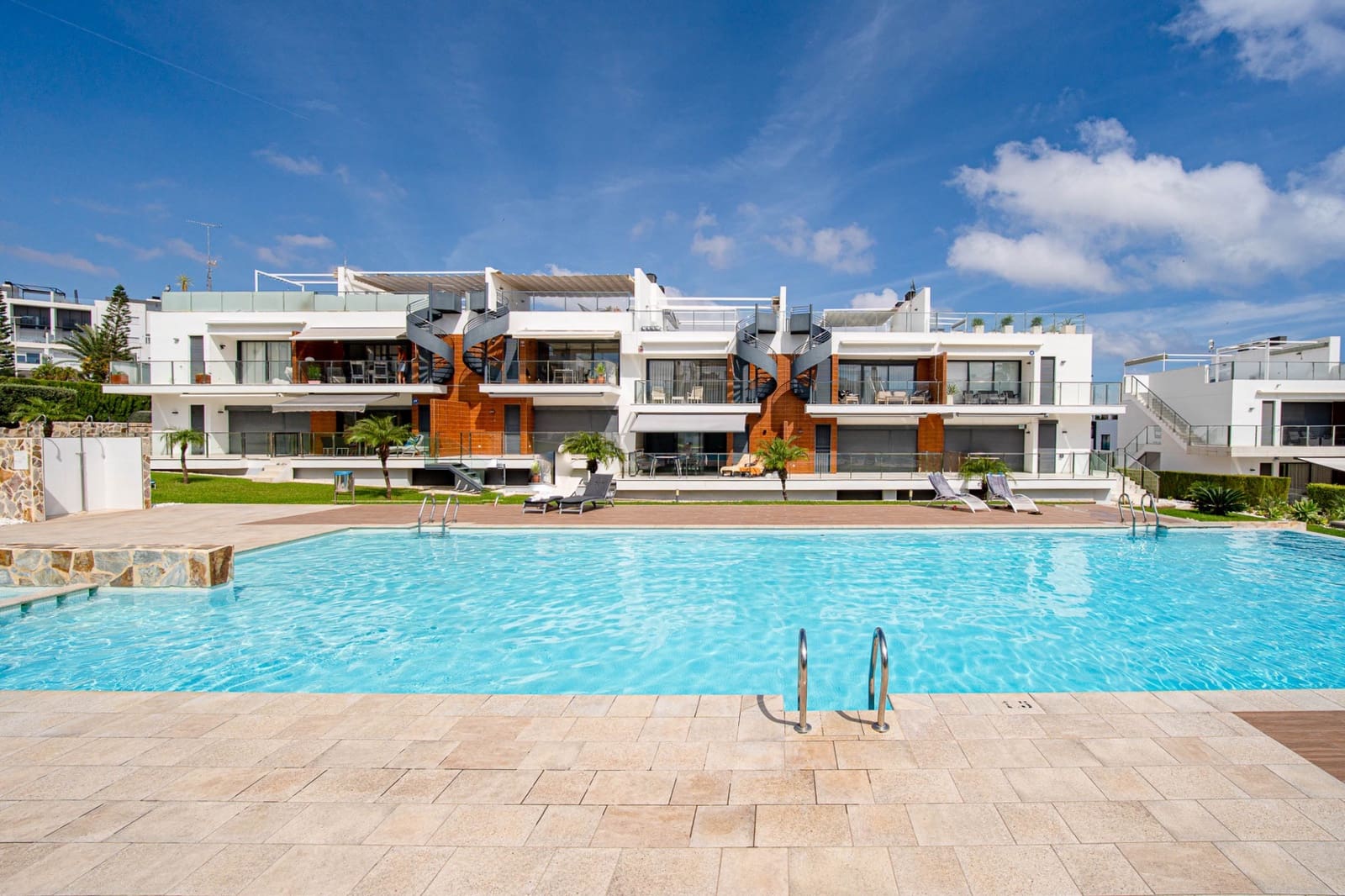Apartamento de 2 habitaciones en Orihuela Costa en venta con piscina garaje - 270.000 € (Ref: 10112251)