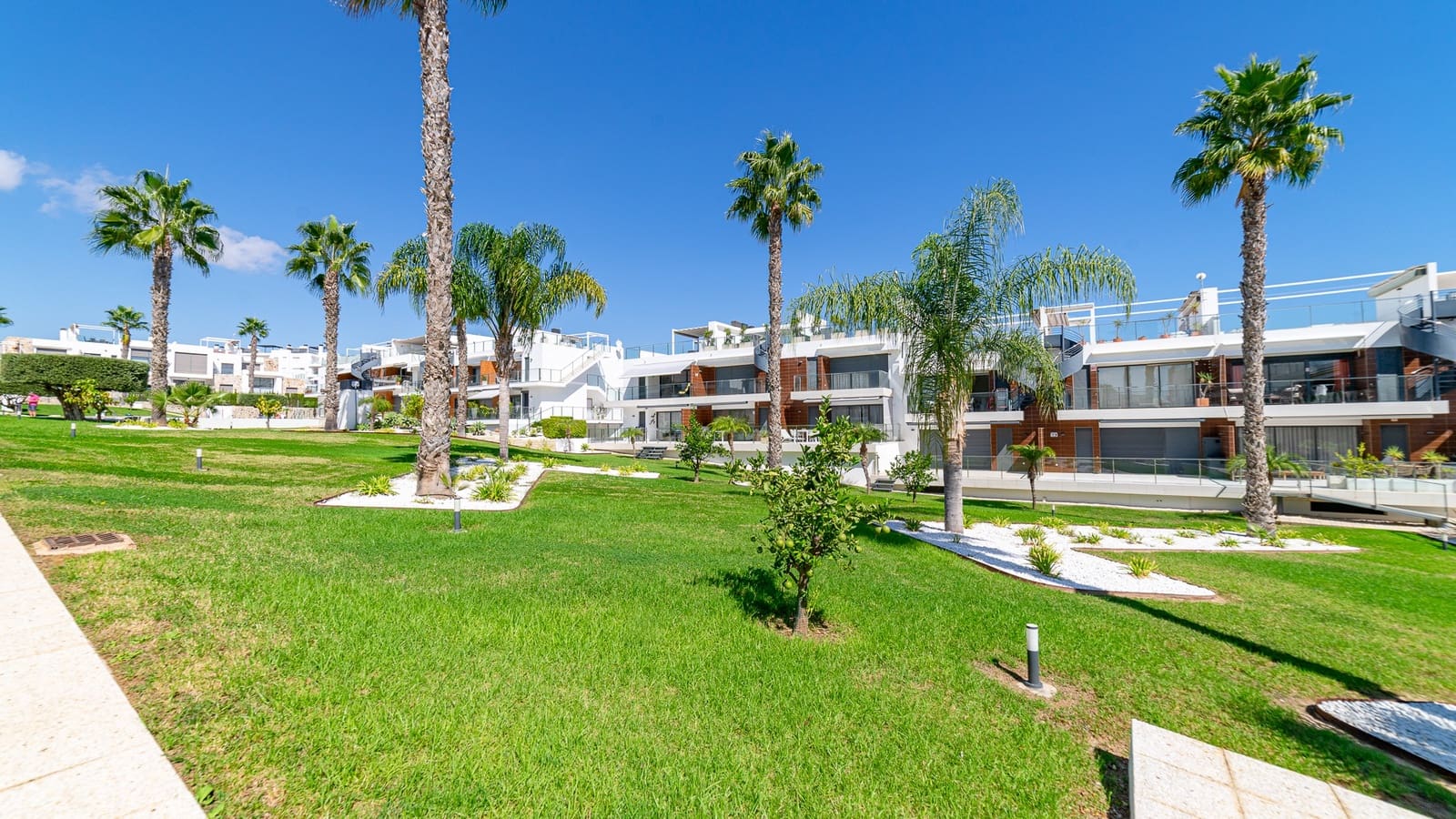 Apartamento de 2 habitaciones en Orihuela Costa en venta con piscina garaje - 270.000 € (Ref: 10112251)