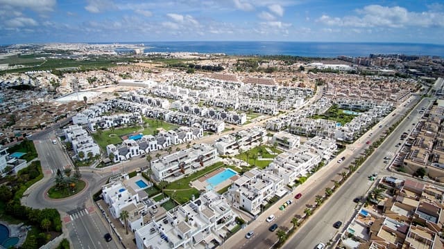 Apartamento de 2 habitaciones en Punta Prima, Orihuela en venta con piscina garaje - 270.000 € (Ref: 10112251)
