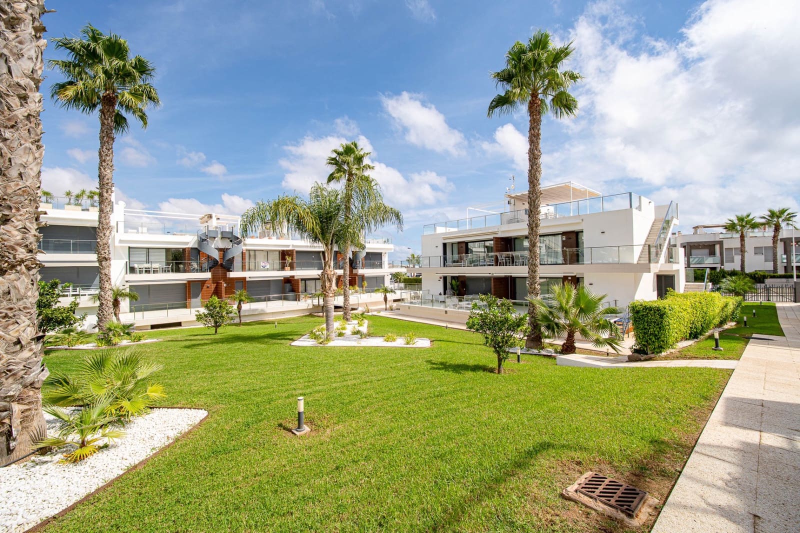 Apartamento de 2 habitaciones en Orihuela Costa en venta con piscina garaje - 270.000 € (Ref: 10112251)