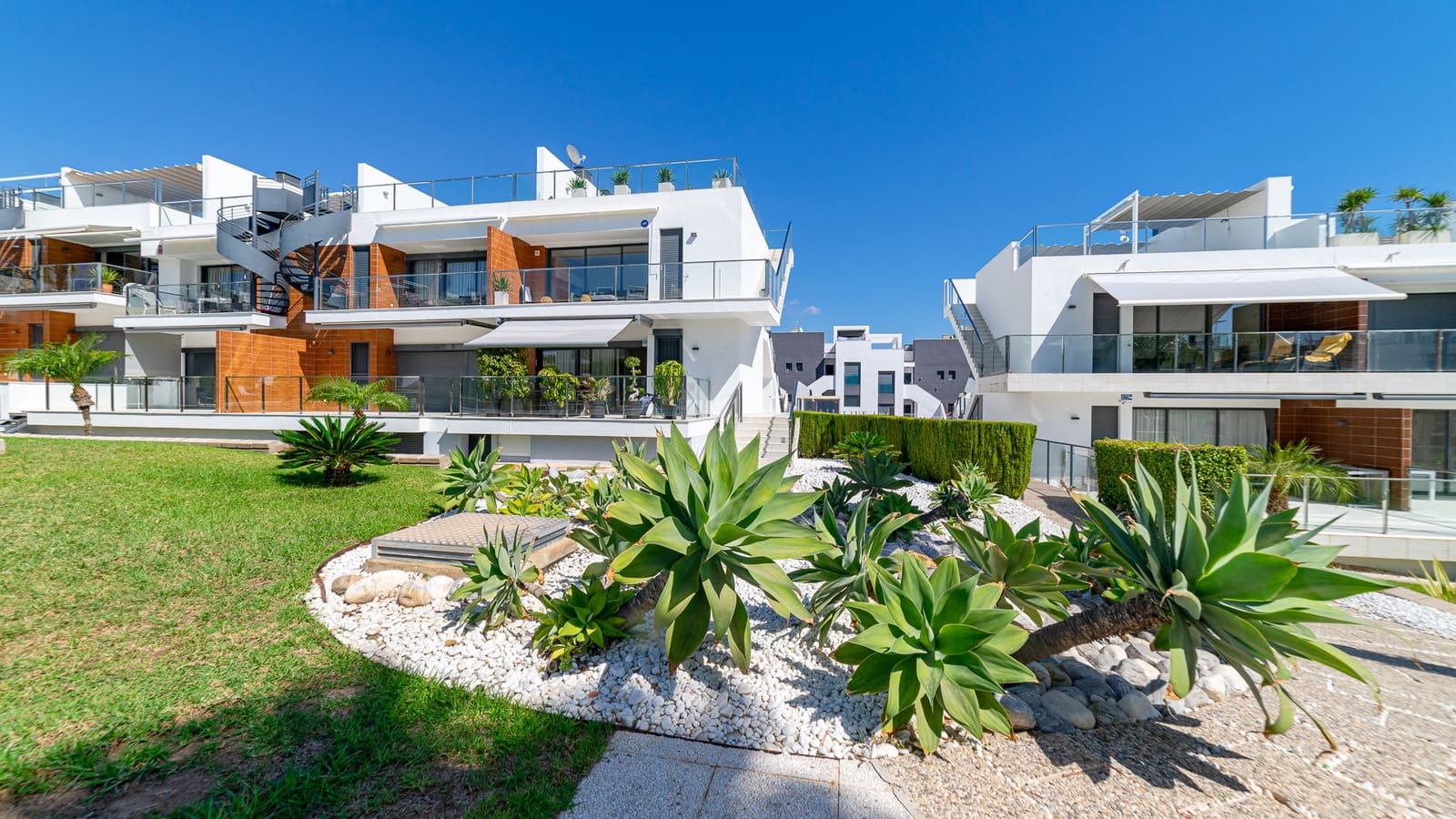 Apartamento de 2 habitaciones en Orihuela Costa en venta con piscina garaje - 270.000 € (Ref: 10112251)