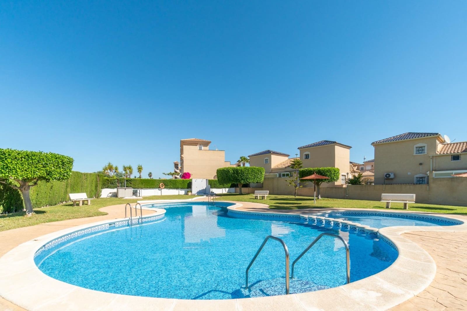2 soveværelse Lejlighed til salg i Orihuela Costa med swimmingpool garage - € 155.000 (Ref: 10112253)