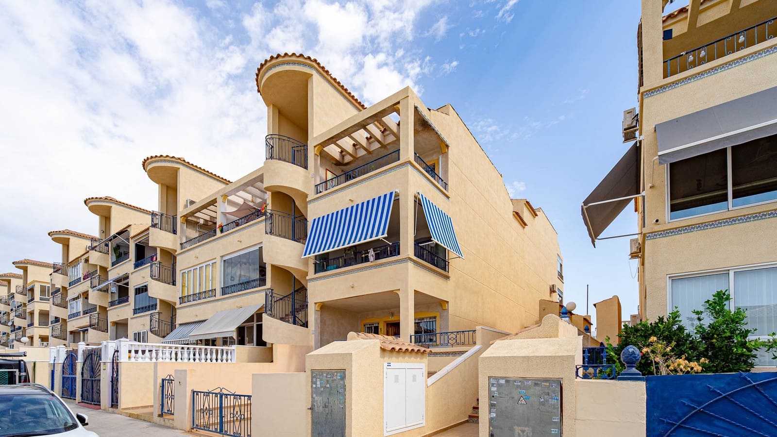 2 soveværelse Lejlighed til salg i Orihuela Costa med swimmingpool garage - € 155.000 (Ref: 10112253)