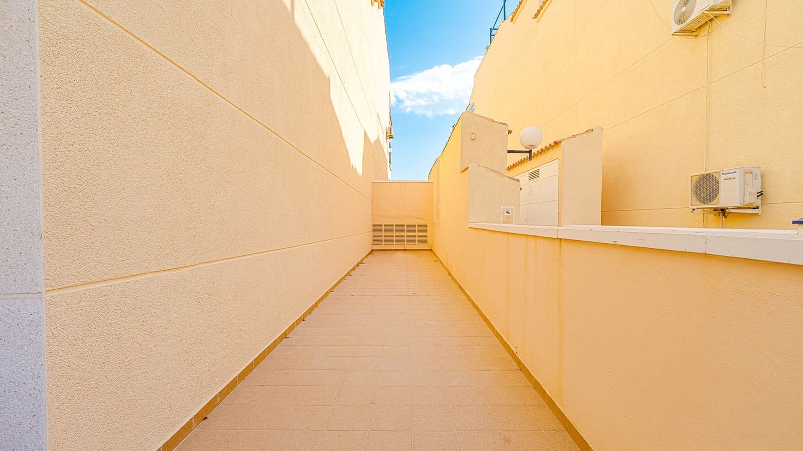 2 soveværelse Lejlighed til salg i Orihuela Costa med swimmingpool garage - € 155.000 (Ref: 10112253)