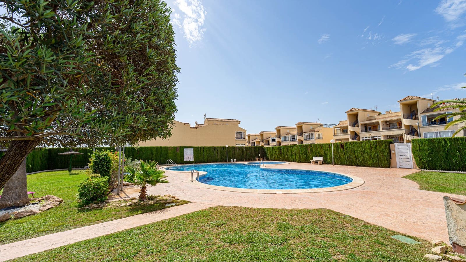 2 soveværelse Lejlighed til salg i Orihuela Costa med swimmingpool garage - € 155.000 (Ref: 10112253)