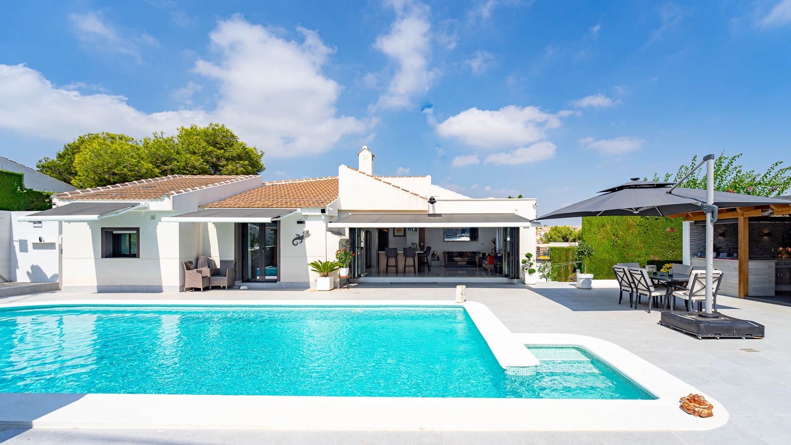 3 bedroom Villa for sale in Villamartin with pool garage - € 770,000 (Ref: 10112256)