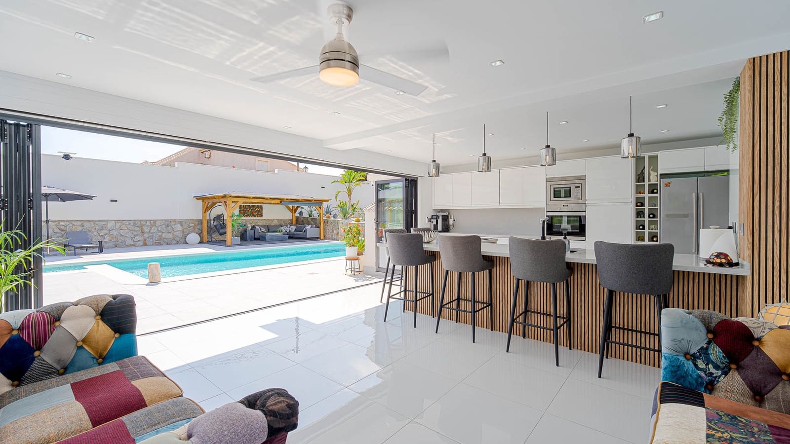 3 bedroom Villa for sale in Villamartin with pool garage - € 770,000 (Ref: 10112256)