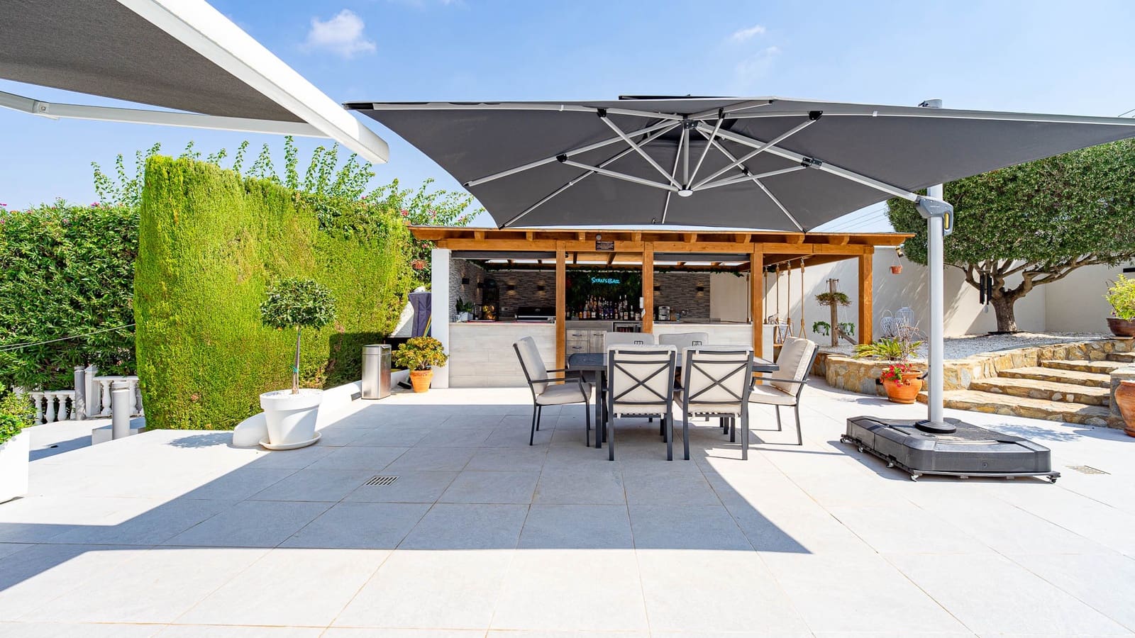 3 bedroom Villa for sale in Villamartin with pool garage - € 770,000 (Ref: 10112256)