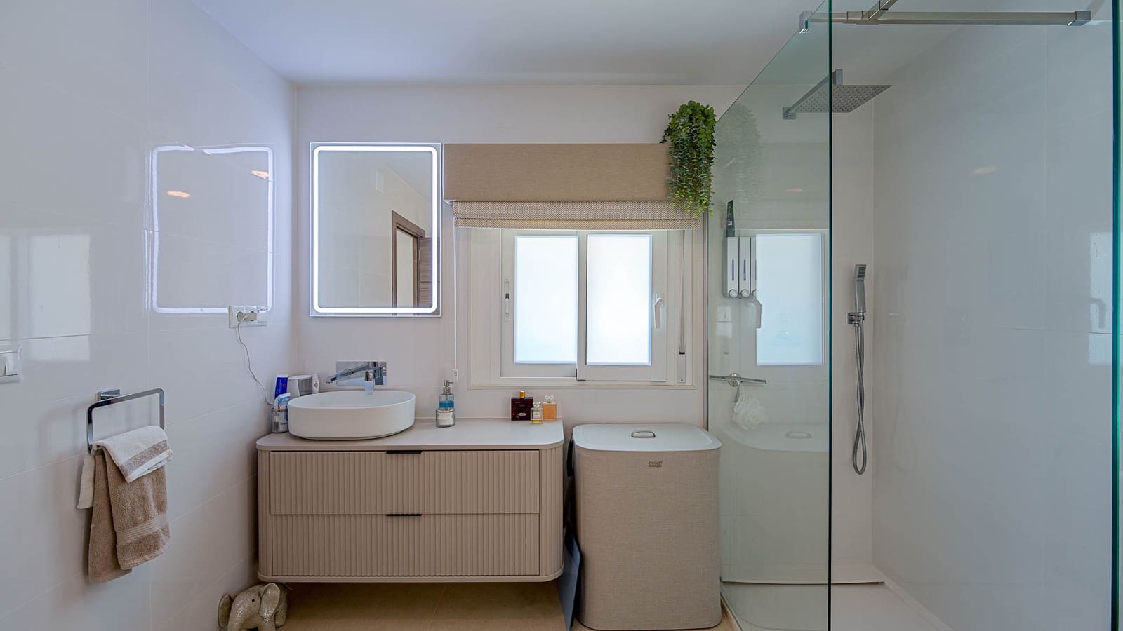 3 bedroom Villa for sale in Villamartin with pool garage - € 770,000 (Ref: 10112256)