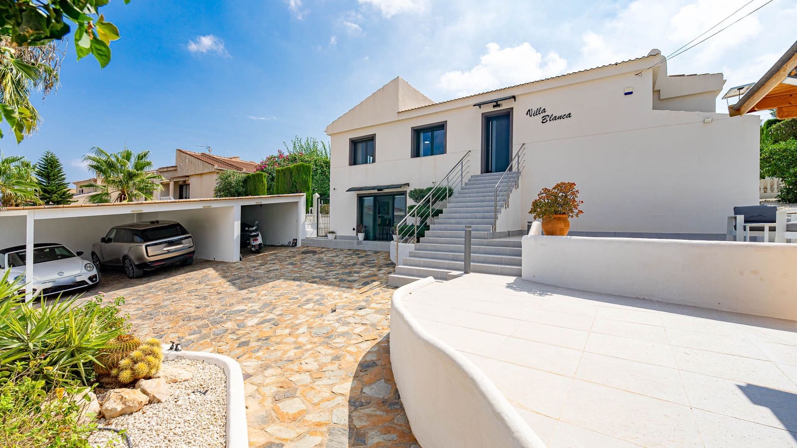 3 bedroom Villa for sale in Villamartin with pool garage - € 770,000 (Ref: 10112256)
