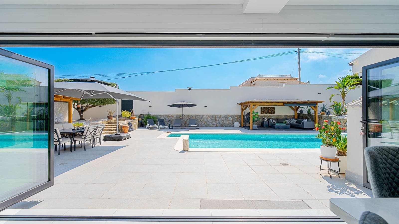 3 bedroom Villa for sale in Villamartin with pool garage - € 770,000 (Ref: 10112256)