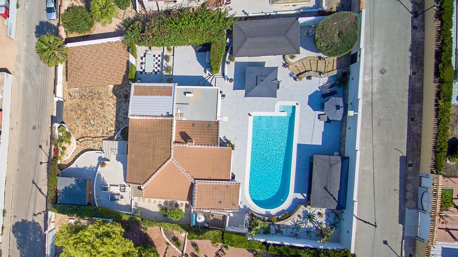 3 bedroom Villa for sale in Villamartin with pool garage - € 770,000 (Ref: 10112256)