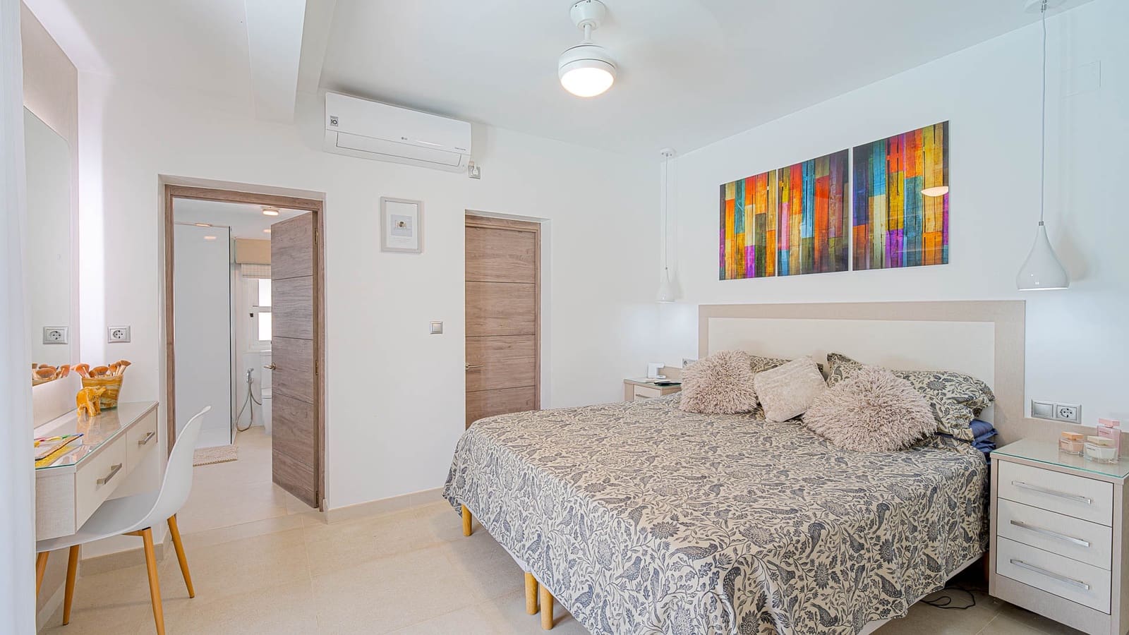 3 bedroom Villa for sale in Villamartin with pool garage - € 770,000 (Ref: 10112256)
