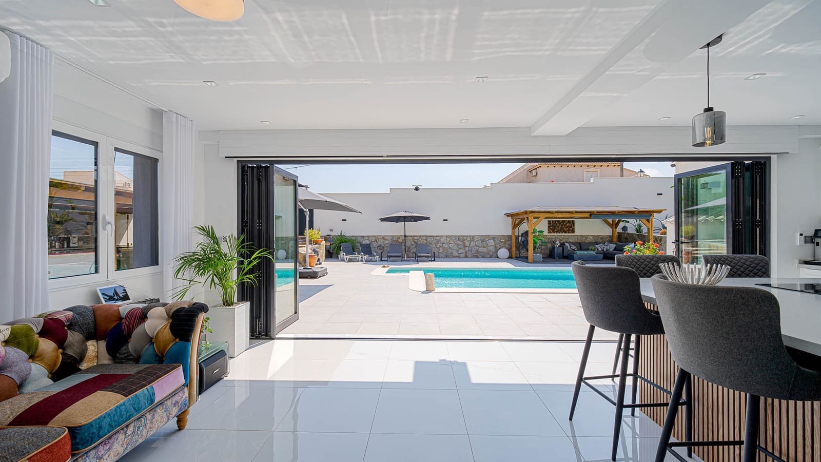 3 bedroom Villa for sale in Villamartin with pool garage - € 770,000 (Ref: 10112256)