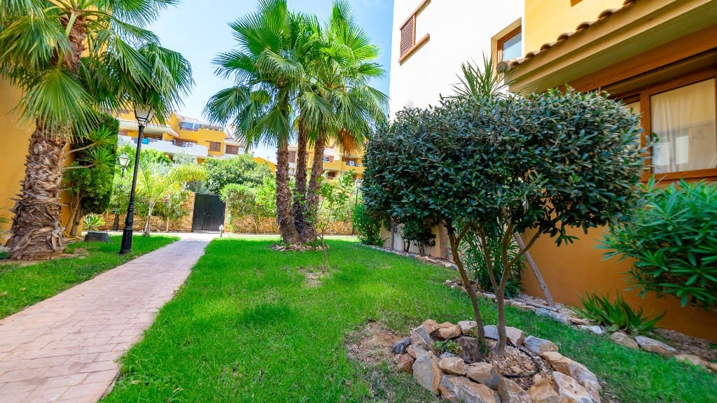 2 soverom Leilighet til salgs i Punta Prima med svømmebasseng garasje - € 220 000 (Ref: 10112257)