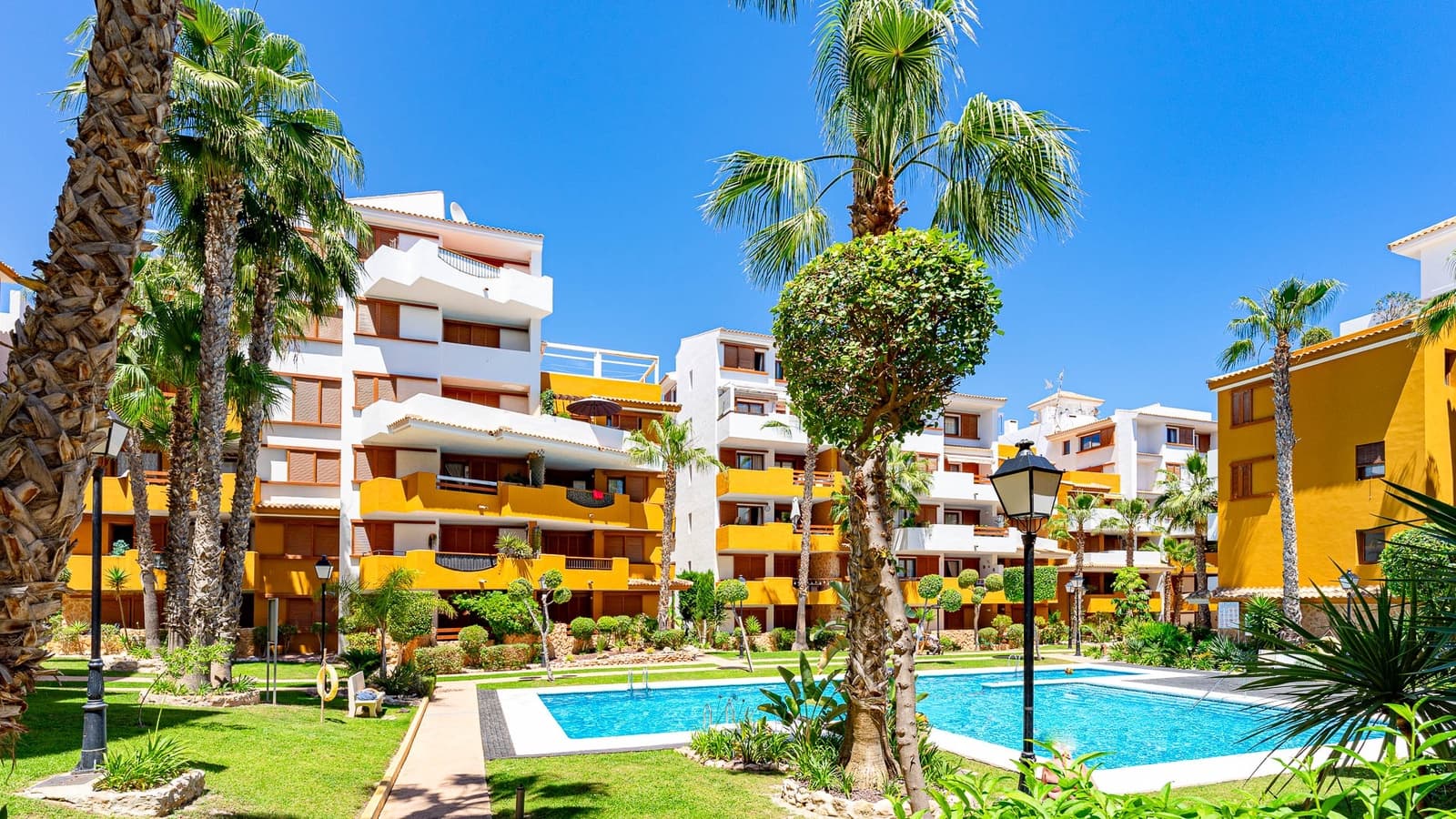3 soveværelse Lejlighed til salg i Orihuela Costa med swimmingpool garage - € 350.000 (Ref: 10112258)