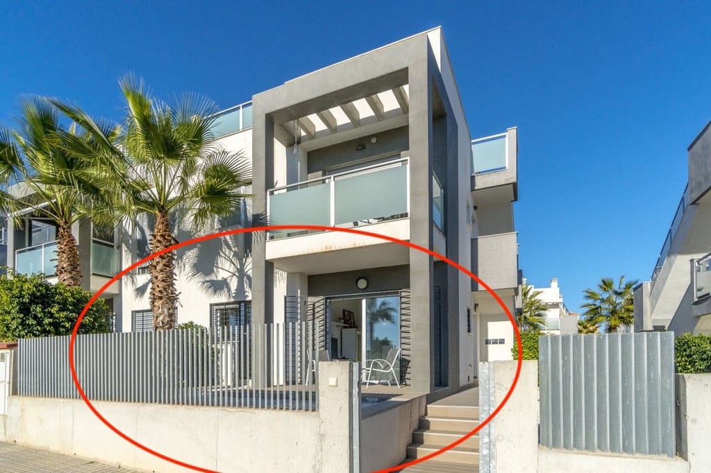 2 soverom Leilighet til salgs i Punta Prima med svømmebasseng garasje - € 256 000 (Ref: 10112262)