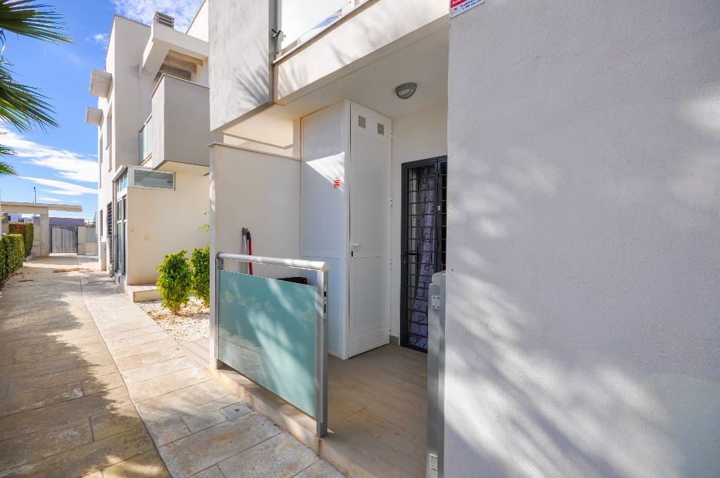 2 soverom Leilighet til salgs i Punta Prima med svømmebasseng garasje - € 256 000 (Ref: 10112262)