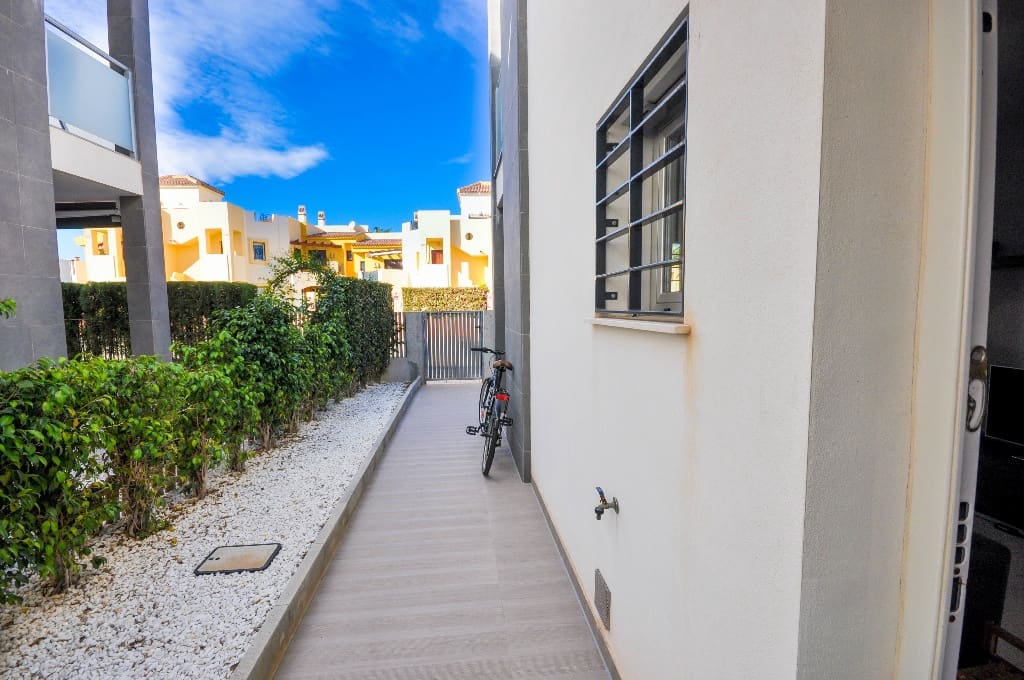 2 soverom Leilighet til salgs i Punta Prima med svømmebasseng garasje - € 256 000 (Ref: 10112262)
