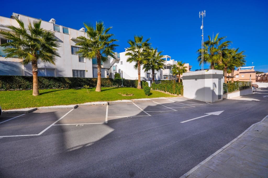 2 soverom Leilighet til salgs i Punta Prima med svømmebasseng garasje - € 256 000 (Ref: 10112262)