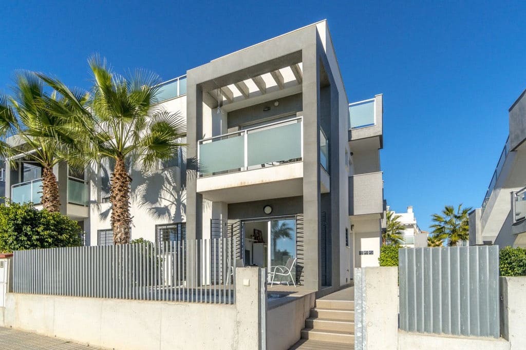 2 soverom Leilighet til salgs i Punta Prima med svømmebasseng garasje - € 256 000 (Ref: 10112262)
