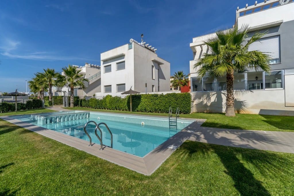 2 soverom Leilighet til salgs i Punta Prima med svømmebasseng garasje - € 256 000 (Ref: 10112262)