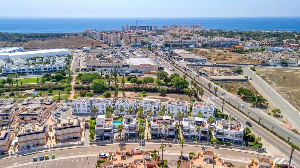 2 soverom Leilighet til salgs i Punta Prima med svømmebasseng garasje - € 256 000 (Ref: 10112262)