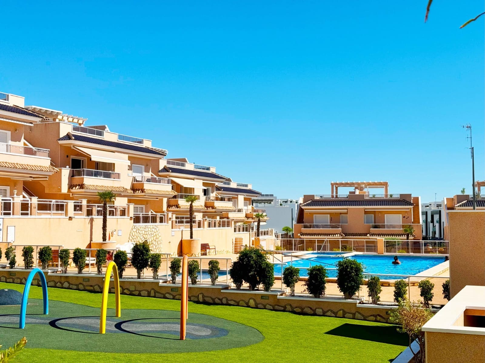 Apartament na sprzedaż w Orihuela Costa z basenem garażem - 279 999 € (Ref: 10112265)