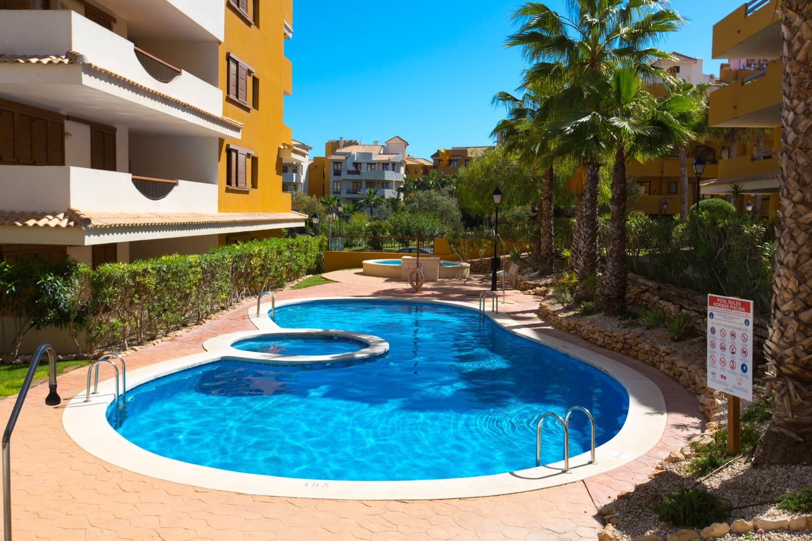 Apartamento de 2 habitaciones en Punta Prima en venta con piscina garaje - 270.000 € (Ref: 10112266)