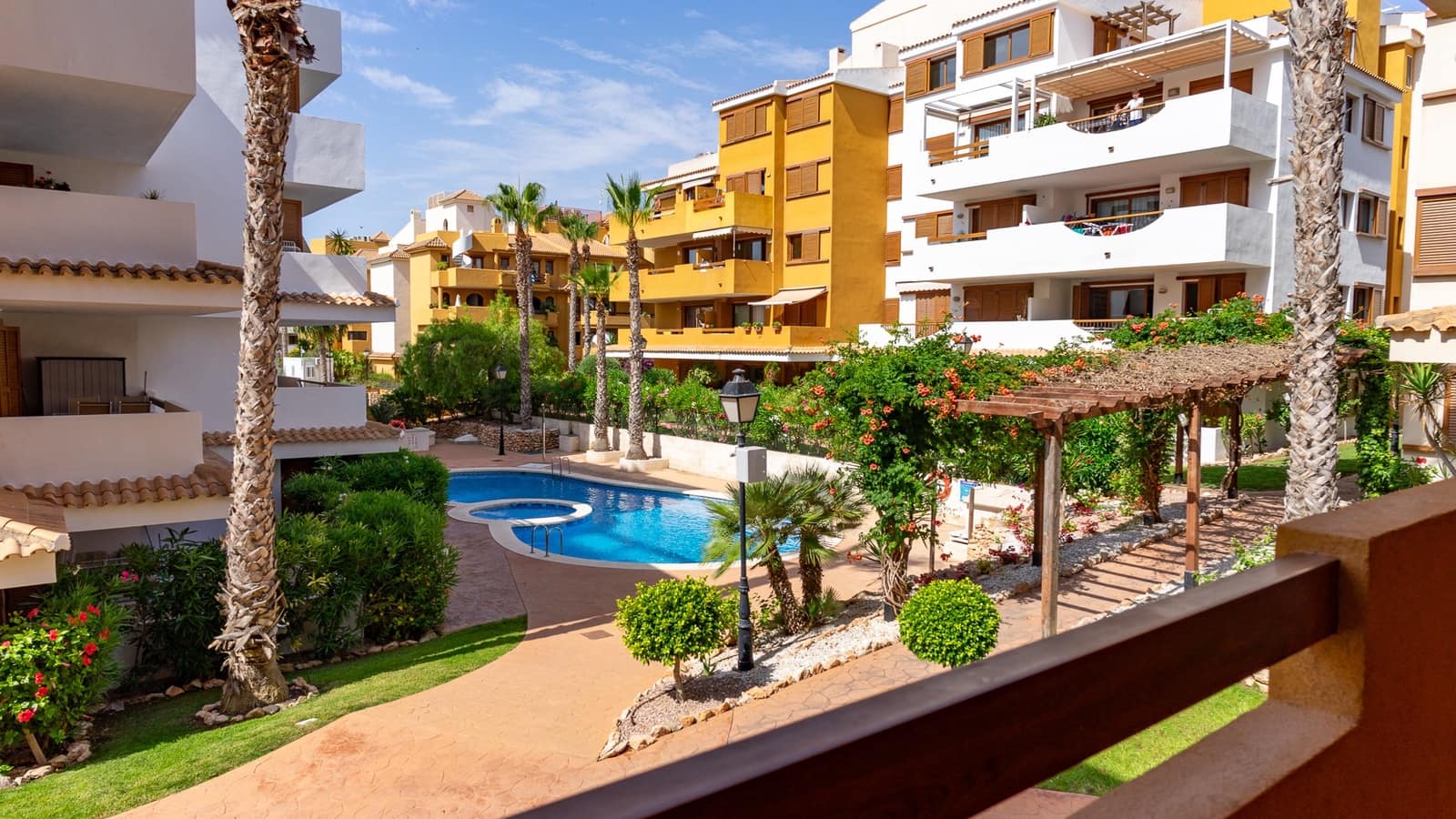 Apartamento de 2 habitaciones en Punta Prima en venta con piscina garaje - 270.000 € (Ref: 10112266)