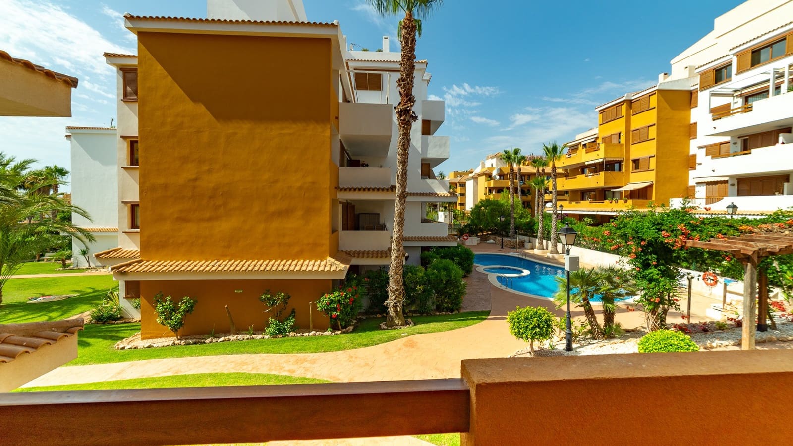 Apartamento de 2 habitaciones en Punta Prima en venta con piscina garaje - 270.000 € (Ref: 10112266)