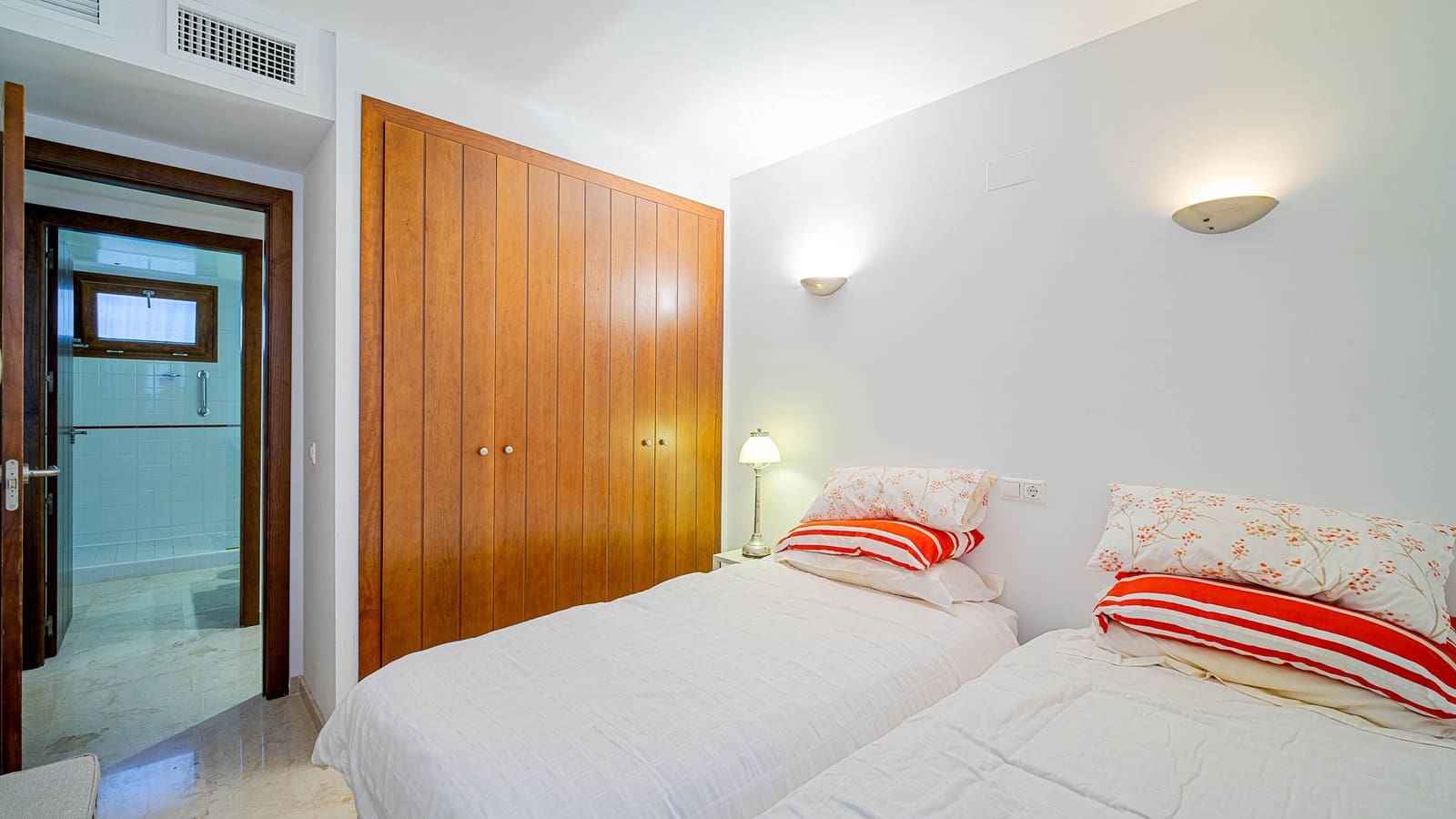 2 soverom Leilighet til salgs i Punta Prima med svømmebasseng garasje - € 245 000 (Ref: 10112267)