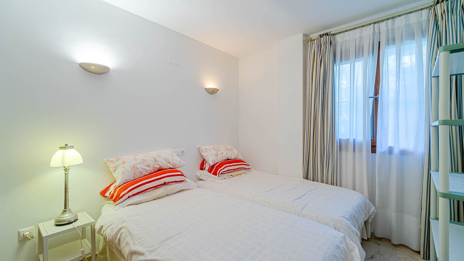 2 soverom Leilighet til salgs i Punta Prima med svømmebasseng garasje - € 245 000 (Ref: 10112267)