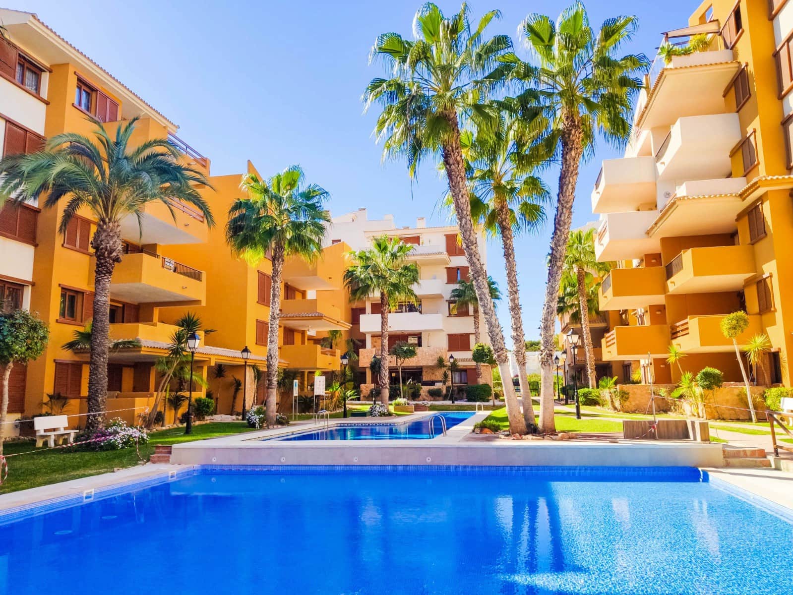2 soverom Leilighet til salgs i Punta Prima med svømmebasseng garasje - € 245 000 (Ref: 10112267)