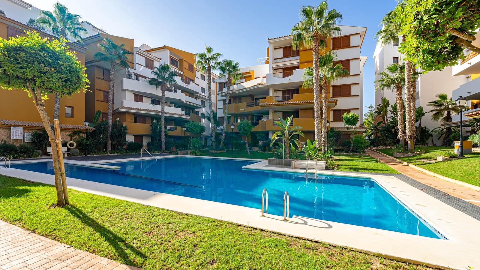2 soverom Leilighet til salgs i Punta Prima med svømmebasseng garasje - € 245 000 (Ref: 10112267)