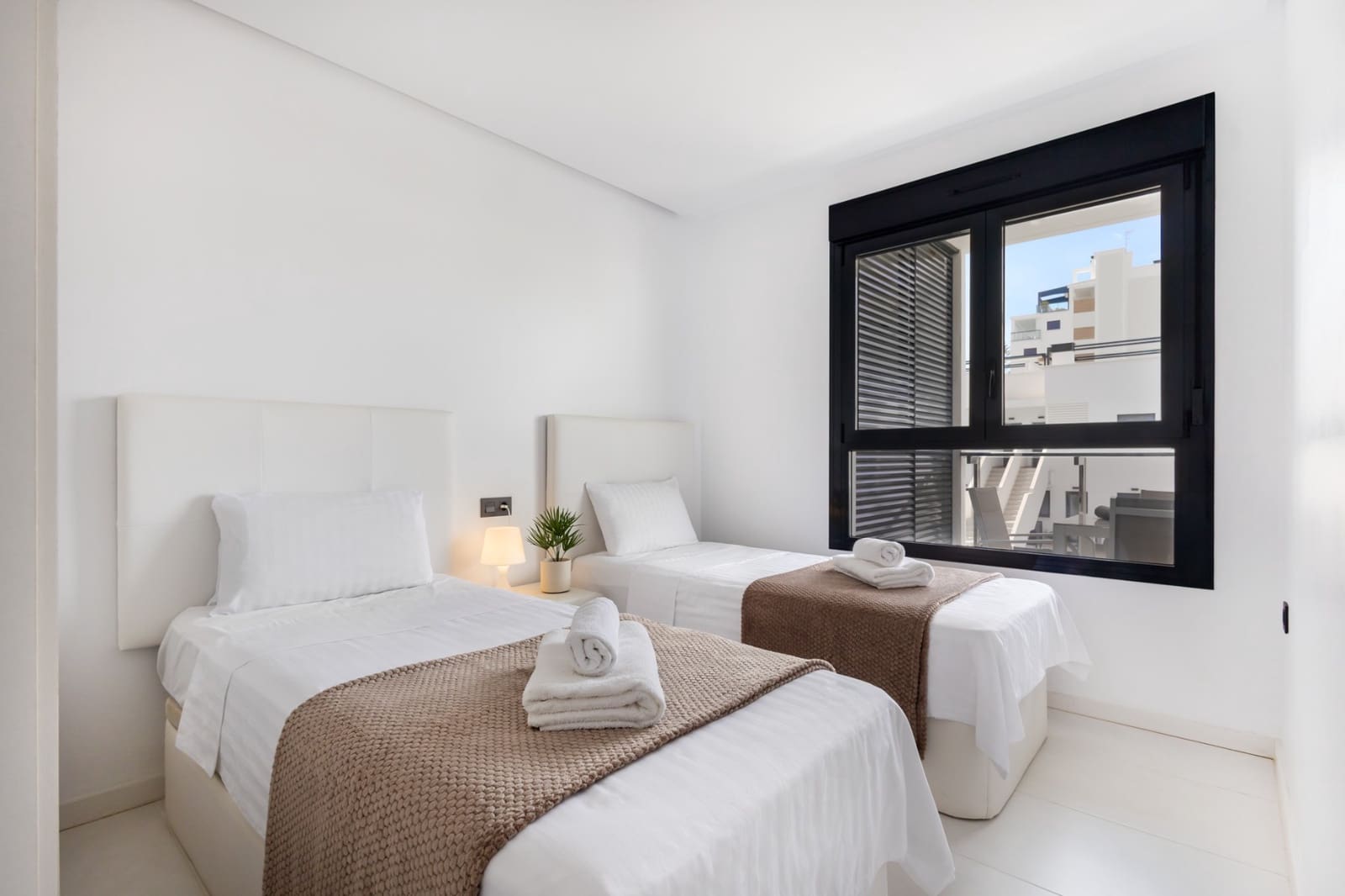 2 soverom Leilighet til salgs i Pilar de la Horadada med svømmebasseng garasje - € 355 000 (Ref: 10112268)