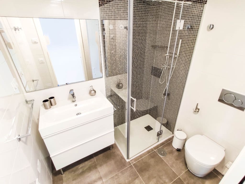 2 bedroom Apartment for sale in Punta Prima with pool garage - € 599,000 (Ref: 10112270)