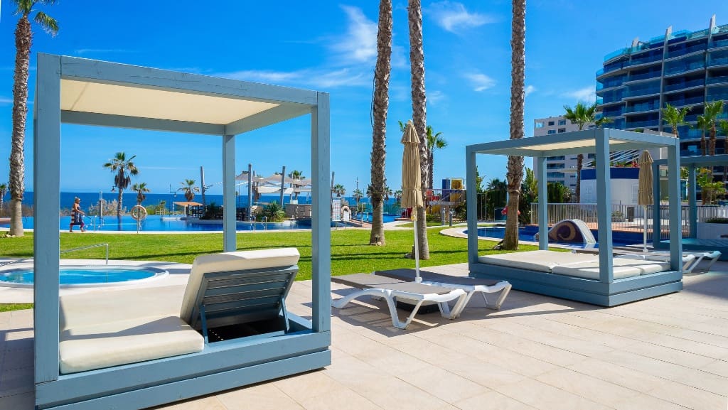 2 bedroom Apartment for sale in Punta Prima with pool garage - € 599,000 (Ref: 10112270)